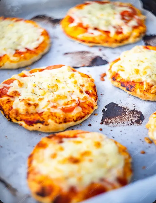 Mini Pizza de Queijo Assada Bandeja com 12 Unidades